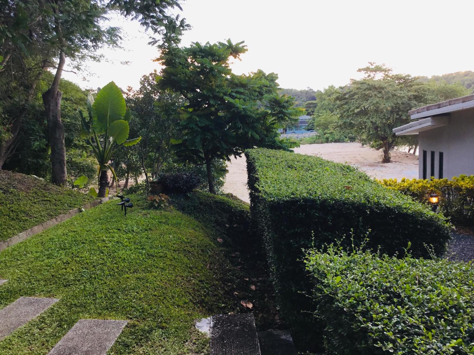 Koh Sirey Beachfront Pool Villa Phuket Exterior photo